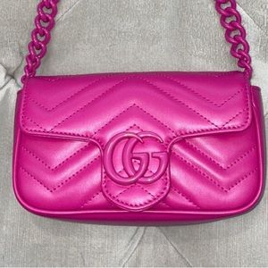Belt bag! Super cute. Beautiful color! Authentic Gucci mini.